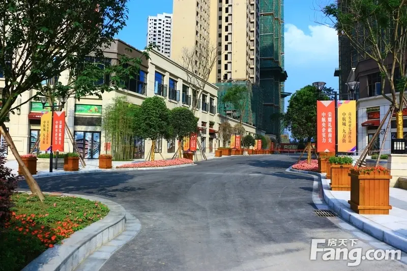 中航城九方街街景