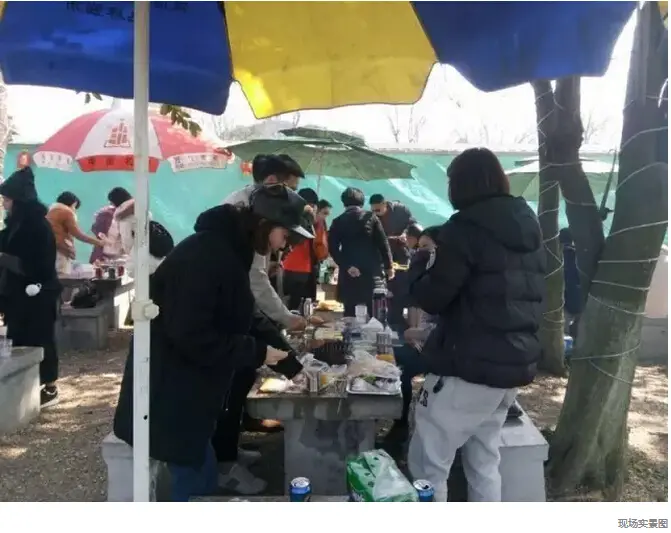 另一队客户们来到岛中岛生态园进行自助烧烤