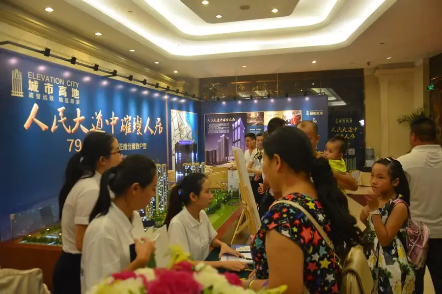 富昌广场再次"胸袭"霞山!