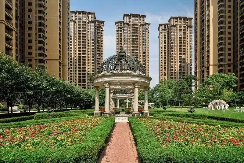 领地·国际公馆月色入户为君把园开