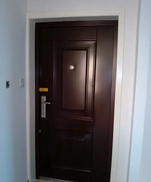 新房刚装修老公把防盗门改成朝外开物业罚了我们一万多