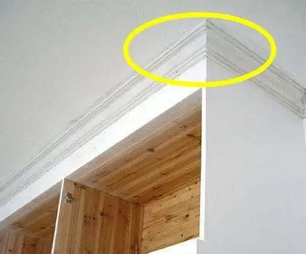 装修师傅为了让柜子空出来的空间显得不那么单调,通常都会建议消费者