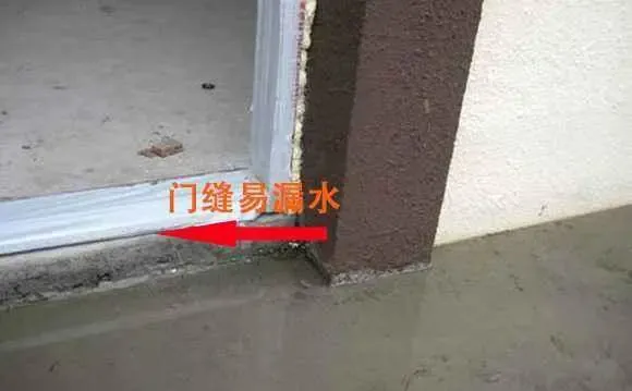 4,止水坎:卫生间门槛处最好做止水坎,这样有效避免以后水从地砖下面往