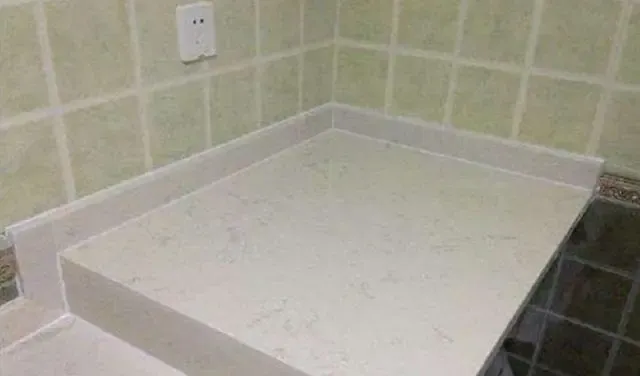 橱柜台面的挡水条怎么做才好?自己家就做错了,现在很麻烦