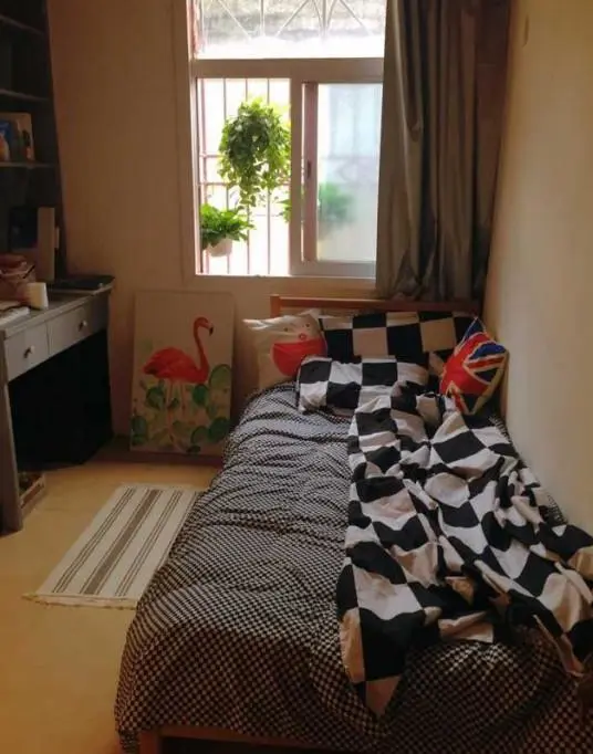 90后女白领壕掷一万元爆改8㎡出租屋,有文化的人就是不一样!