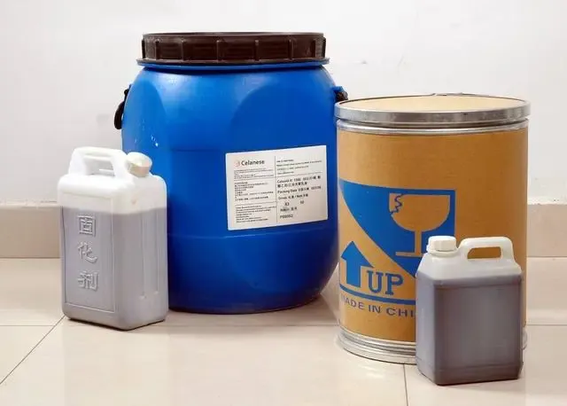 板材用胶目前国内的胶水质量:mdi胶>三聚氰胺改性脲醛树脂胶> 非改性