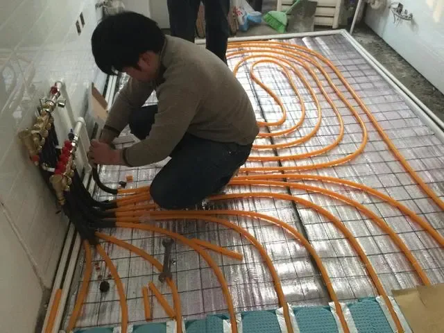 其实是因为现在很多业主家安装了地暖,而有些业主家被夹在两个暖层